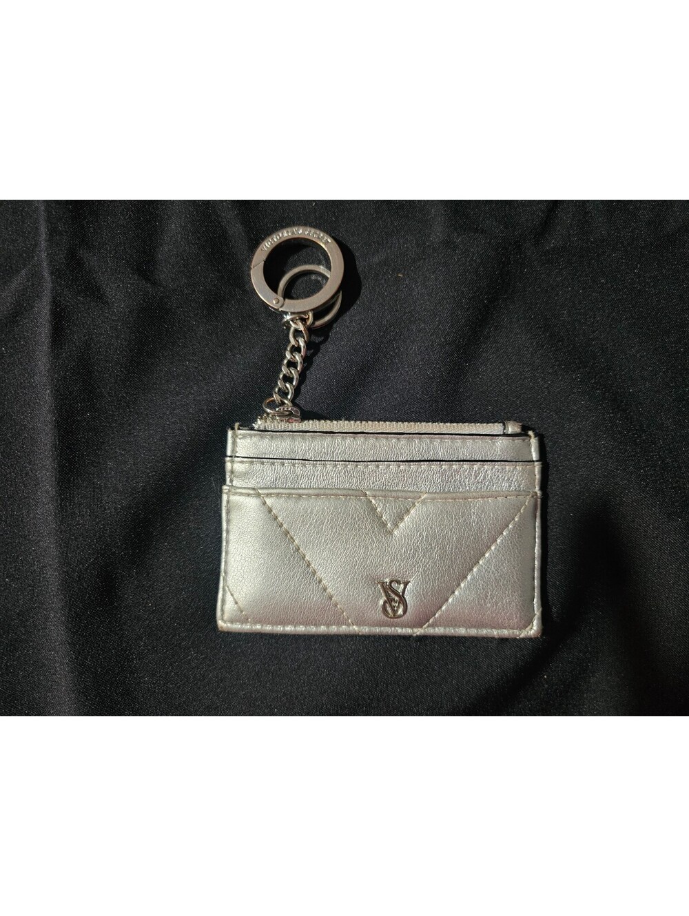 Victoria's Secret Credit Card Money Wallet Keychain V Quilt Silver Top Zip 4.5"